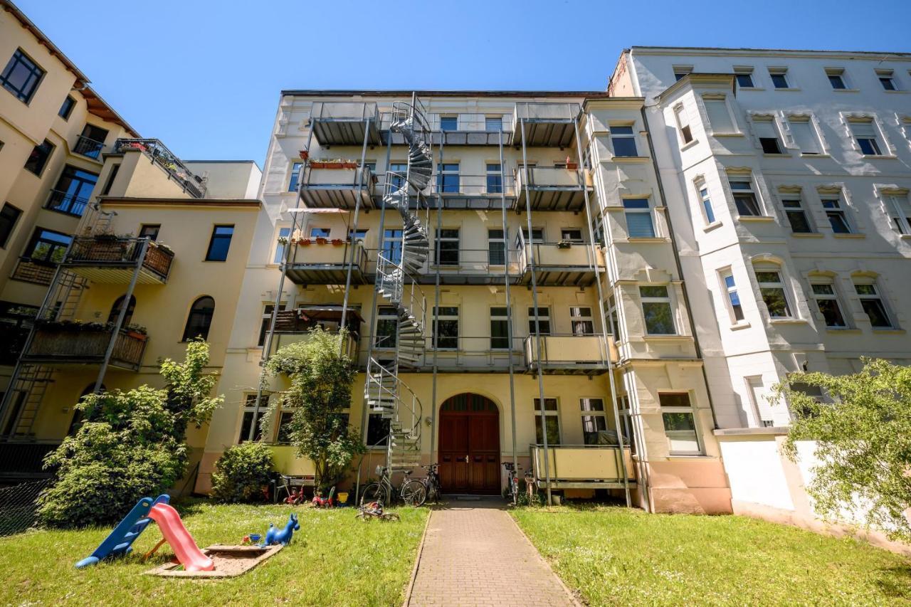 Helle Wohnung Mit Balkon In Grunen Innenhof - W-Lan, 4 Schlafplatze マクデブルク エクステリア 写真